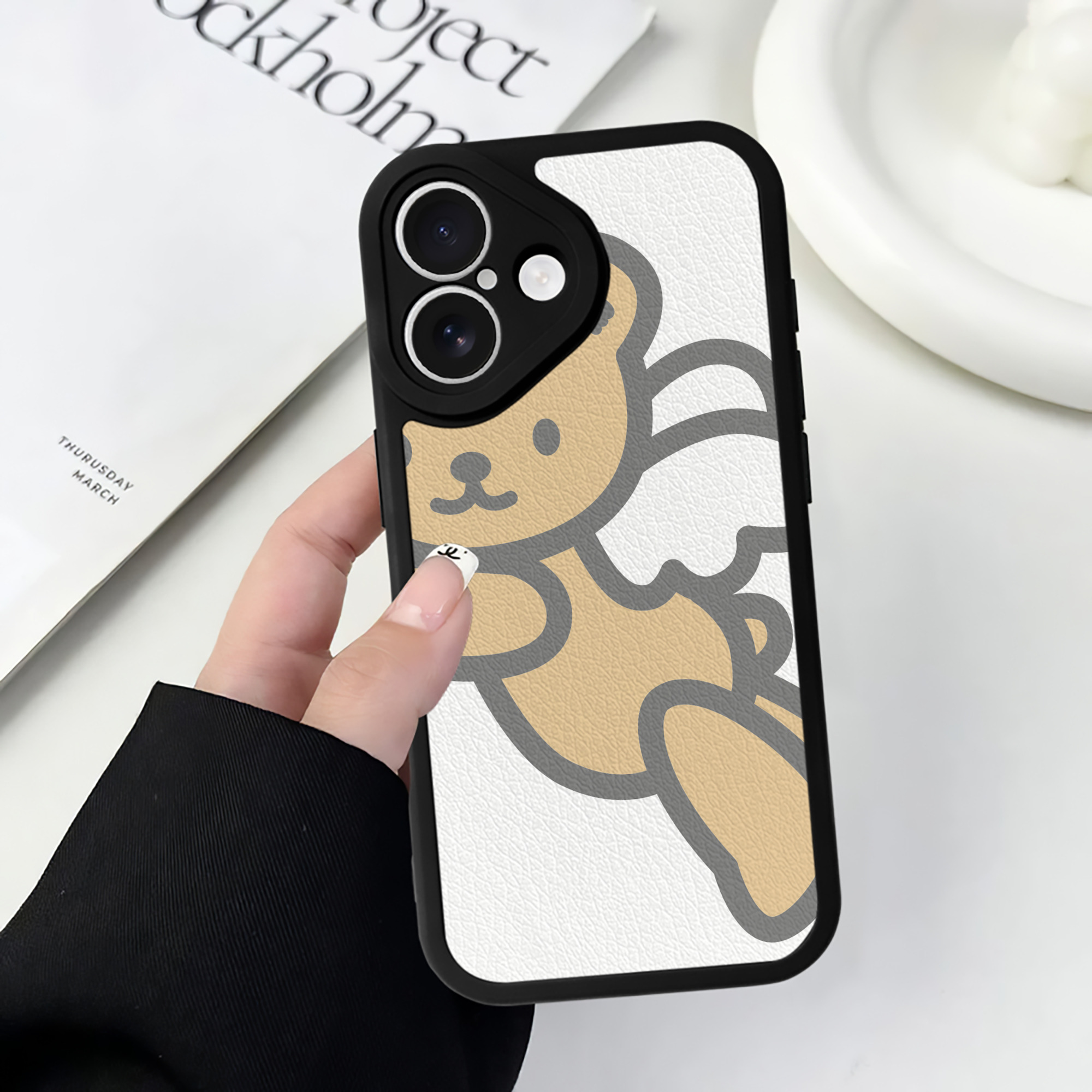 （画像用） Hello Kitty ハローキティ 【iPhone 16シリーズ対応】シリコンスマホケース（レザー調） 材質：シリコン